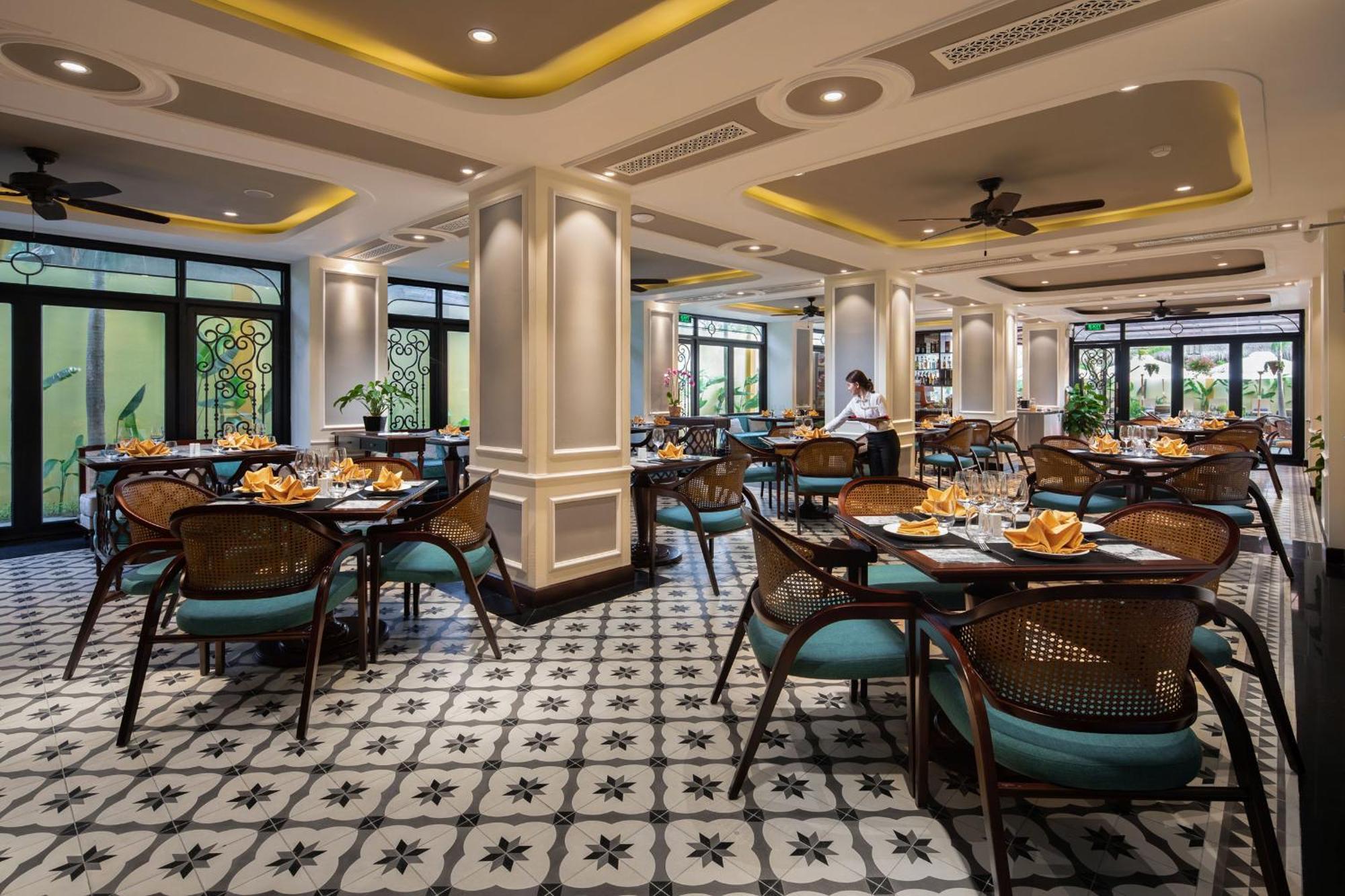 Mulberry Collection Silk Village Χόι Αν Εξωτερικό φωτογραφία The restaurant's interior