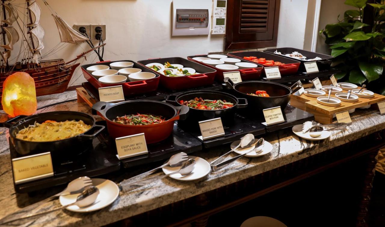 Mulberry Collection Silk Village Χόι Αν Εξωτερικό φωτογραφία A buffet at a hotel