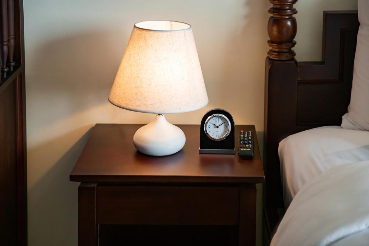 Mulberry Collection Silk Village Χόι Αν Εξωτερικό φωτογραφία A bedside table